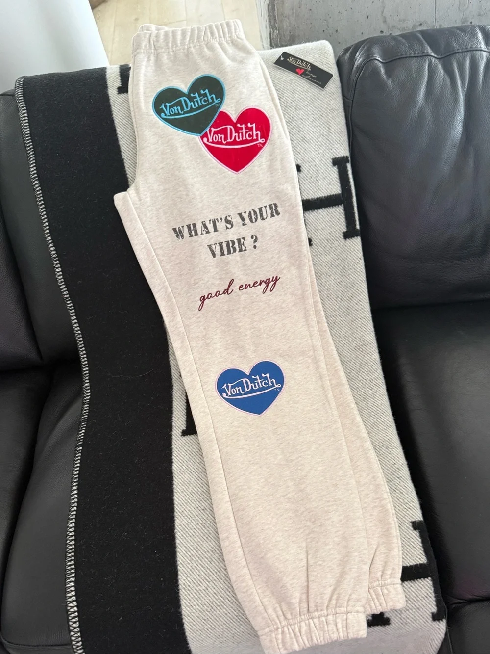 VON DUTCH Vintage Havana Cream Sweatpants with Red & Blue Heart Graphics